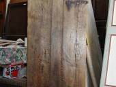 Porta vecchia fatta a mano dopo il restauro.