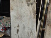 Vecchia porta fatta a mano prima del restauro.