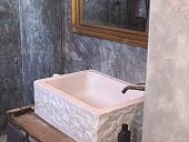4) L' Antina antica collocata e riusata come base per lavandino di tendenza