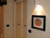 Porta vecchia laccata in avorio con filetto a foglia d'oro.