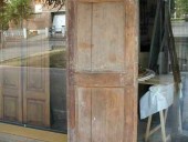 Vecchia porta in abete solo allungata.
