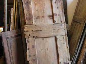 Una delle 2 porte materiche di legno prima del restauro