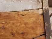 Prima e dopo pulitura porta antica