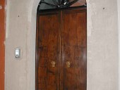 Il portone blindato montato e collocato
