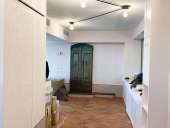 Portoncino materico verde arreda interno